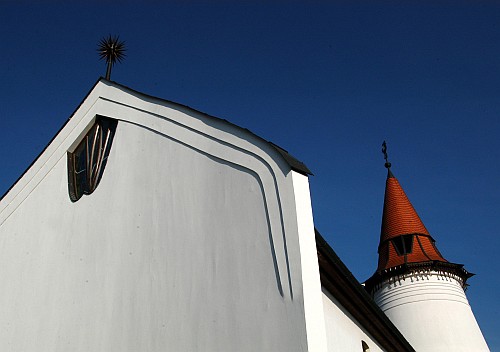 A mindenség modellje - kortárs magyar templomépítészet