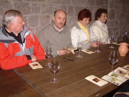 Tokaj sétahajó - osztálykirándulás, bortúra, céges rendezvény ajánló A Danuvia Séta- és Rendezvényhajó 2009. évi menetrendje.