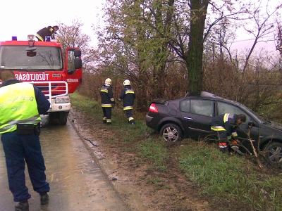 Tiszavasvári - Karcolásokkal megúszta a súlyos balesetet