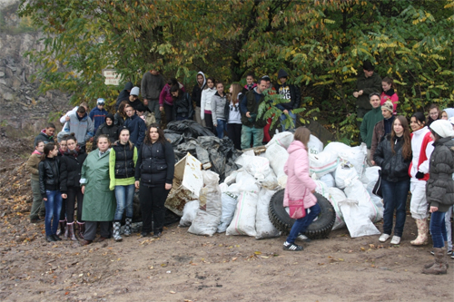 Összefogtak a Kaszonyi-hegy Természetvédelmi Terület megtisztítása érdekében 