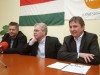 Szerdán a Fidesz sajtótájékoztatót tartott, melyen kifejtették véleményüket a kialakult politikai helyzetről és annak megoldására tett javaslatukról.